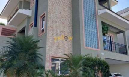 Casa de Luxo em Arujá: 3 Suítes, 5 Banheiros, R$15.500
