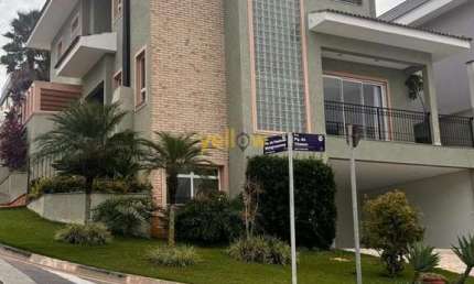 Casa de Luxo em Arujá: 3 Suítes, 5 Banheiros, R$12.500
