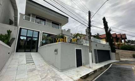 Casa Luxuosa em Arujázinho IV: 4 Suítes e 8 Banheiros