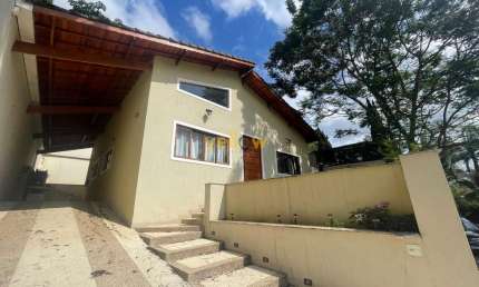 Casa em Condomínio Fechado em Arujá Country Club - Arujá, SP