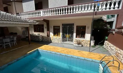 Casa no Condominio V em Arujá: 3 Suítes, 245m² por R$2.000.000