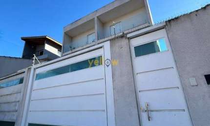 Casa para Alugar em Arujá Center Ville, 3 Suítes, 180m²