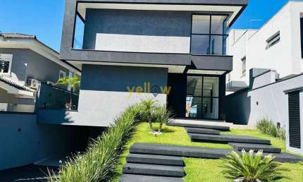 Casa Luxuosa em Arujá: 4 Suítes no Residencial Real Park