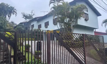 Casa em Condomínio Fechado em Arujazinho III, Arujá – 3 Suítes