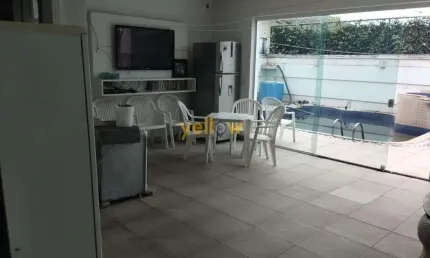 Casa em Condomínio Fechado à Venda em Arujá V, 3 Dorms, 300m²
