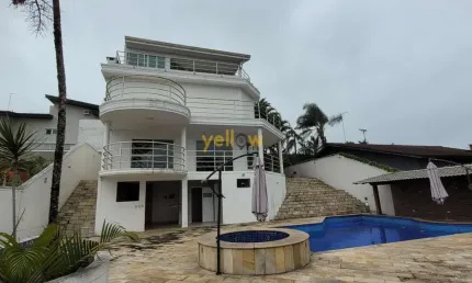 Casa em Condomínio Fechado em Arujá – 4 Suítes, 300m² à Venda e Locação