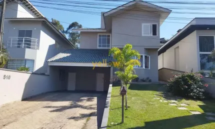 Casa em Condomínio Fechado à Venda em Arujá V – 4 Dorms, sendo 2 Suítes 208m² const e 344m² terreno.