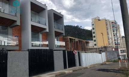 Casa com 3 dormitórios à venda, 200 m² por R$ 839.000,00 - Santa Catarina - Juiz de Fora/MG