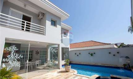 A casa dos seus Sonhos 3 suítes 2 closets piscina e espaço gourmet