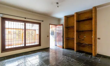 Sobrado à Venda na Pompeia na Zona Oeste de São Paulo com 3 dormitórios, 1 suíte com 193 m².