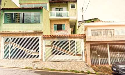 Sobrado em PERFEITO ESTADO com 3 dorms. e churrasqueira na V. Pirituba