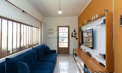 Casa térrea à venda com 300 m², 2 dormitórios (sendo 1 suíte), 5 vagas, 2 banheiros, terraço e edícula, em Pirituba/ Vila Zat, ZN de São Paulo.