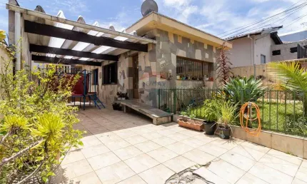 Casa térrea à venda com Casa auxiliar, 300 m², 2 dormitórios, 5 vagas, 2 banheiros, e terraço, em Pirituba/ Vila Zat, ZN de São Paulo.