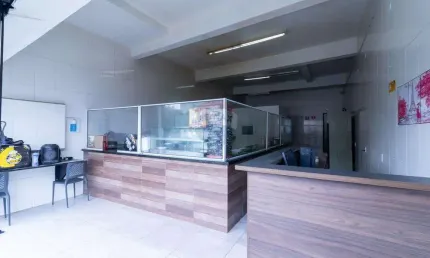 Prédio com 3 imóveis residenciais e 2 comerciais para venda no Jd. Santa Cruz