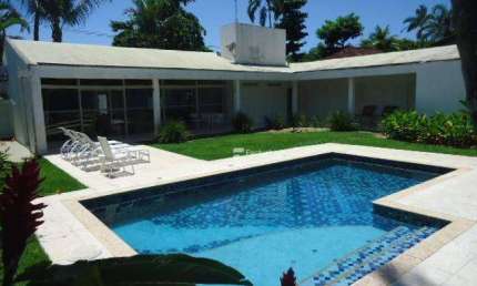Casa com 5 dormitórios à venda, 300 m² por R$ 1.800.000,00 - Praia de Pernambuco - Guarujá/SP
