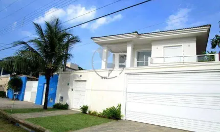 Casa com 4 dormitórios à venda, 300 m² por R$ 1.998.000,00 - Praia de Pernambuco - Guarujá/SP