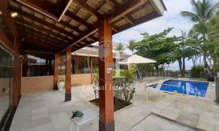 Casa Frente para o Mar na Praia da Enseada - Guarujá