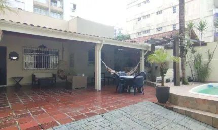 Casa disponivél para venda e locação anual no Guarujá - à poucos metros da praia na Enseada.