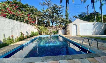 Casa á venda e  aluguel na Praia de Pernambuco - Guarujá/SP