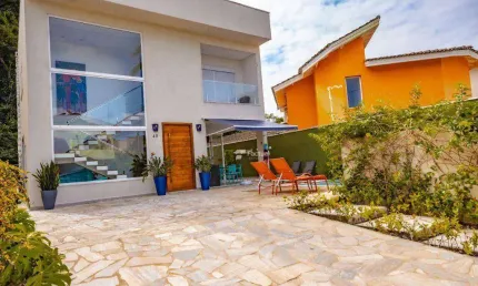 Casa com 4 dormitórios à venda, 300 m² por R$ 2.500.000,00 - Pernambuco II - Guarujá/SP