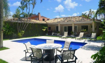 Casa com 5 dormitórios, 400 m² - venda por r$ 2.600.000,00 ou aluguel por r$ 13.000,00/mês - acapulco - guarujá/sp