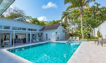 Casa com 5 dormitórios à venda, 380 m² por R$ 2.800.000,00 - Praia de Pernambuco - Guarujá/SP