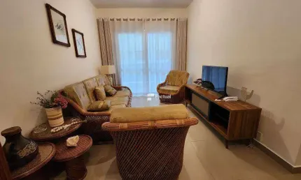 Apartamento a venda reformado na praia da enseada - guarujá/sp.