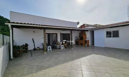 Cobertura à Venda na Praia da Enseada - Guarujá / SP.
