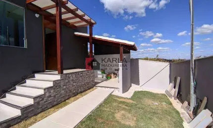 Casa colonial, com ótima localização!! Próximo á supermercados, padarias, escolas e com excelentes ruas de acesso à BH.