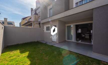 Casa nova em condomínio, 03 quartos 01 suíte e rooftop amplo!