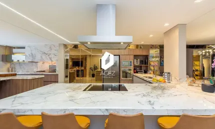 Casa mobiliada em condomínio, com 03 suítes e 04 vagas cobertas!