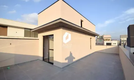 Sobrado novo em condomínio fechado, 142 m2, 3 quartos com suíte, terraço amplo.