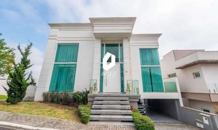 Casa mobiliada com 04 suítes, espaço gourmet e 04 vagas!