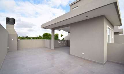Sobrado novo, com 03 quartos, terraço amplo com área gourmet e quintal.