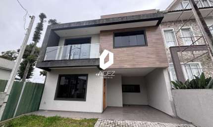 Sobrado novo a venda em condomínio no Pinheirinho com 3 quartos e 1 suíte.