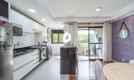 Apartamento a venda no Centro de Pinhais, 3 quartos, sendo 1 suíte e 1 vaga.