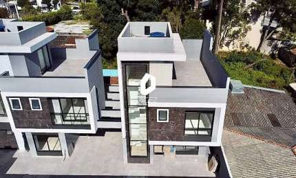 Casa nova em condomínio, 04 quartos 01 suíte e terraço amplo!