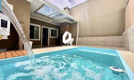 Casa com 03 quartos, 01 suíte e área gourmet com piscina!