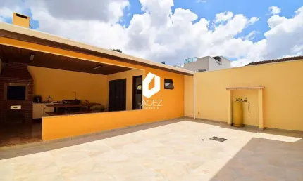 Sobrado a venda, com 04 dormitórios, edícula e 04 vagas!