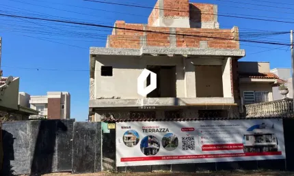 SOBRADO NOVO EM CONDOMINIO DE ALTO PADRÃO COM 3 QUARTOS, 3 SUÍTE,  2 VAGAS DE GA