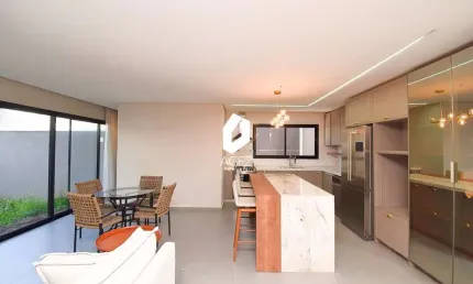 Casa Jardim das Américas, semimobiliado com 3 quartos e terraço amplo.