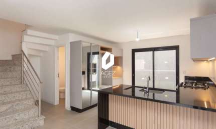 Sobrado novo no bairro Pilarzinho, 03 quartos um suíte - Cozinha mobiliada!