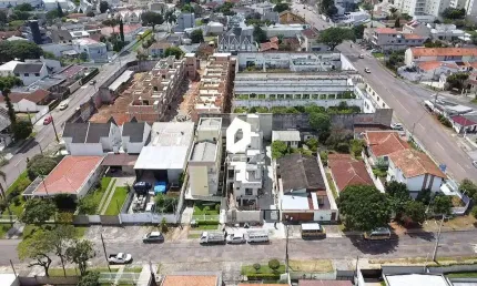 Sobrado em construção no Santa Quitéria, 3 quartos sendo 1 suíte. Terraço amplo