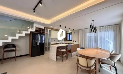 Casa mobiliada em condomínio com 03 quartos 01 suíte, terraço santa felicidade!