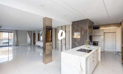 Casa em condomínio, com 04 quartos 01 suíte e 4 vagas de garagem!