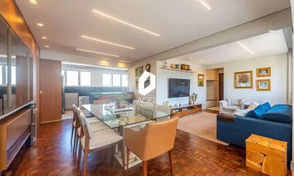 Apartamento reformado no Mercês, 3 quartos sendo 1 suíte. 2 vagas de garagem