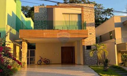 Casa à venda no Cond Tiradentes, 242m², com 4 quartos, painel solar, Aleixo em Manaus