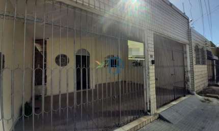 Casa Padrão / Casa Em Natal / Casa em rua pública / Casa padrão no Bairro Barro Vermelho
