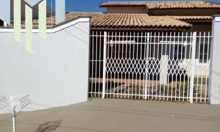 Casa  Aeroporto com 03 dormitórios sendo 01 suíte, sala 02 ambientes