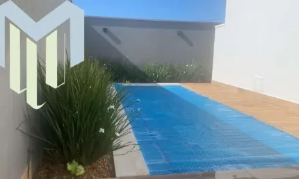 Casa à venda condomínio Damha Marília com 03 suítes ,piscina aquecida, rica em planejados.